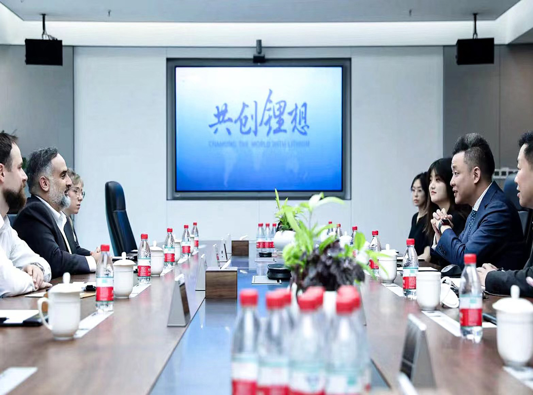 El cónsul general de alemania en chengdu, mi anlong y su familia visitan el Li science hall 第 2 张