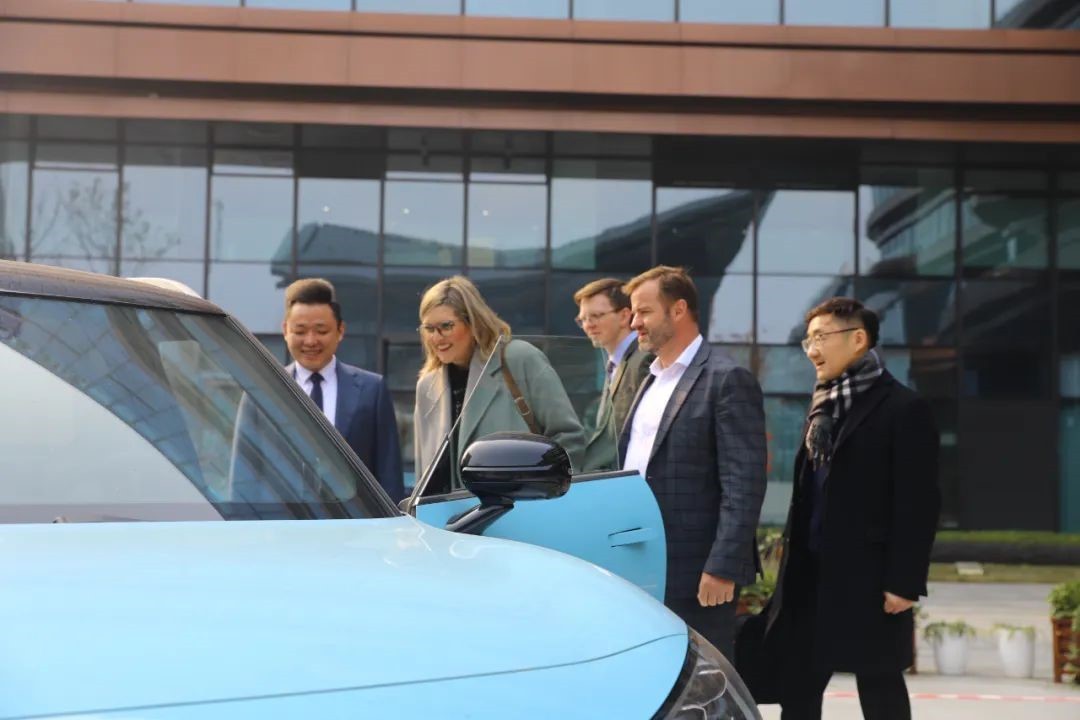 Consuleza General de Australia en Chengdu Adelle Neary visitó Tianqi Lithium con su delegación 第 2 张