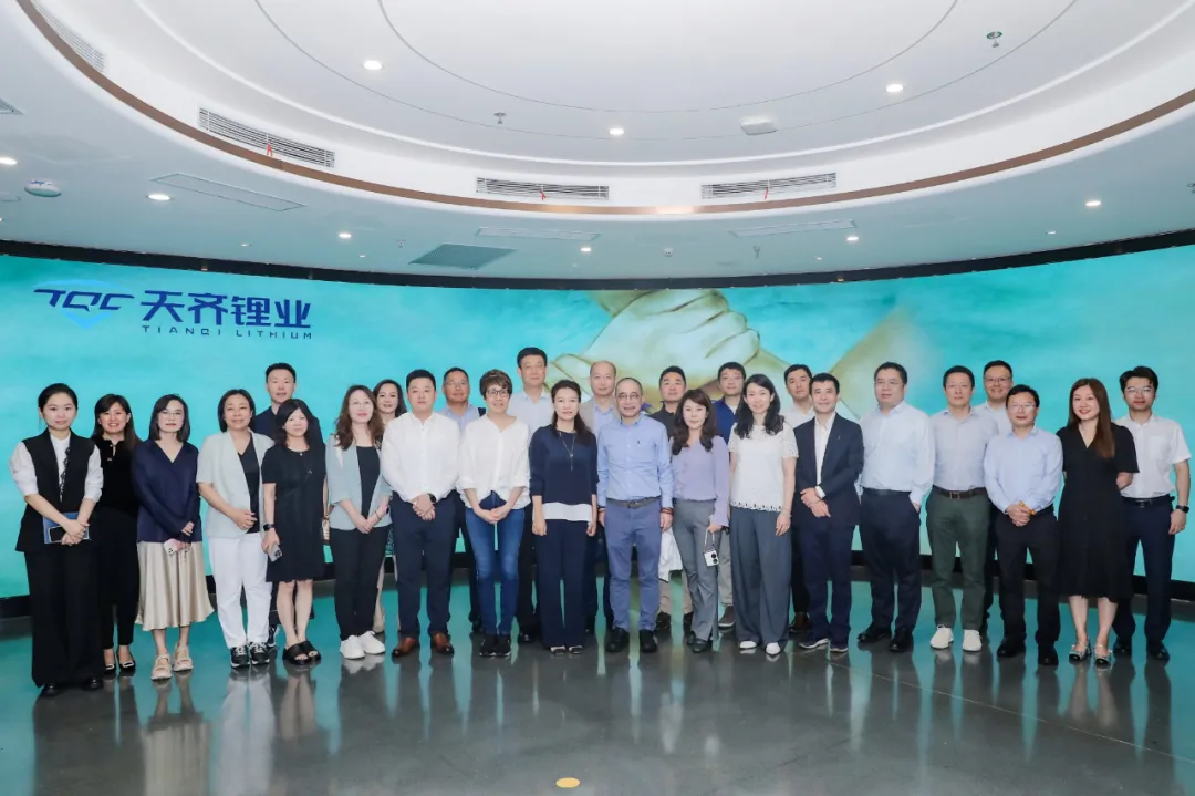 Vicepresidente Ejecutivo de Schneider Electric Yin Zheng visitó Tianqi Lithium 第 1 张