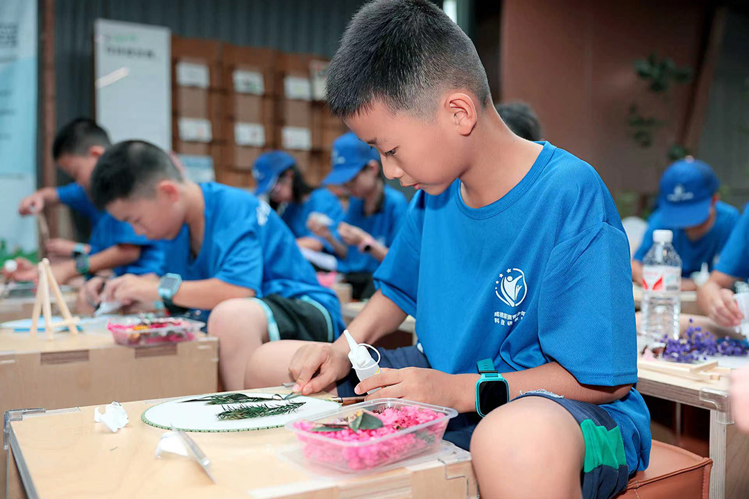 Adolescentes de Cheng-Deyang-Meishan-Ziyang visitan el Museo de Ciencia del Litio para 