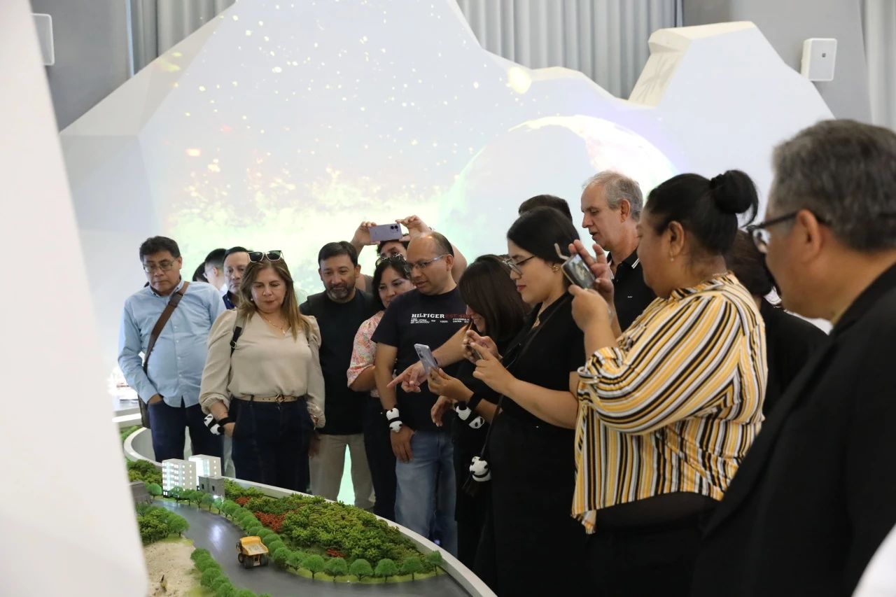 Delegación de jueces del Perú visita Tianqi Lithium 第 2 张