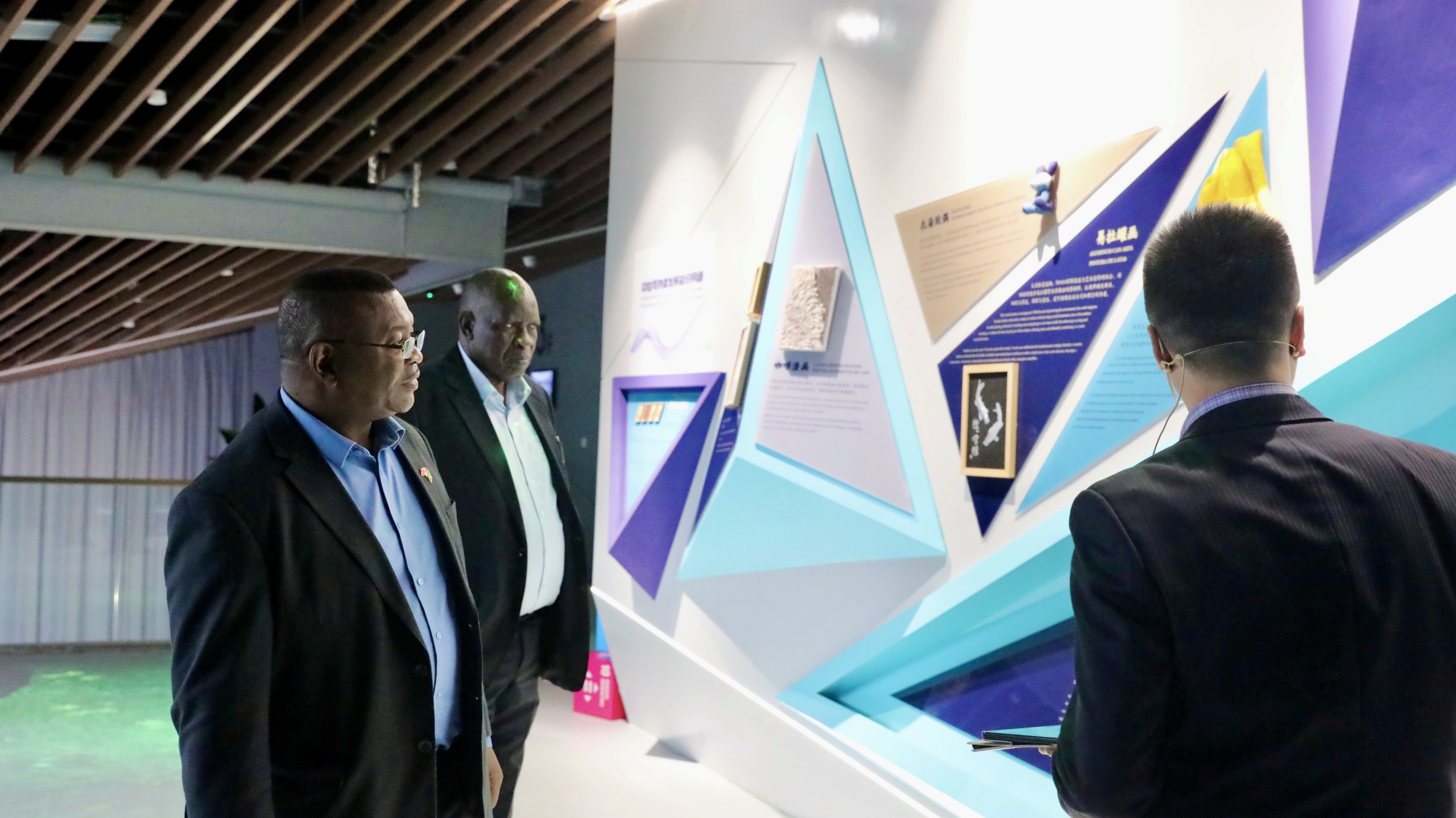 El embajador de Zambia en China Iven Zyuulu visitó Tianqi Lithium 第 3 张