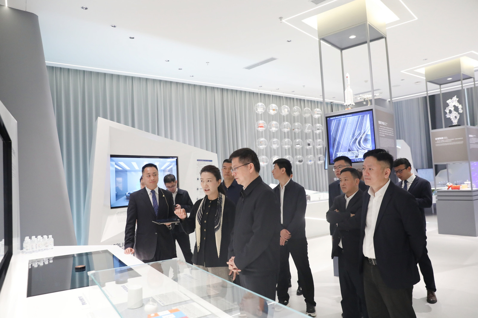 El Vicepresidente de la Federación China de Industria y Comercio Fang Guanghua visitó Tianqi Lithium con su delegación 第 1 张