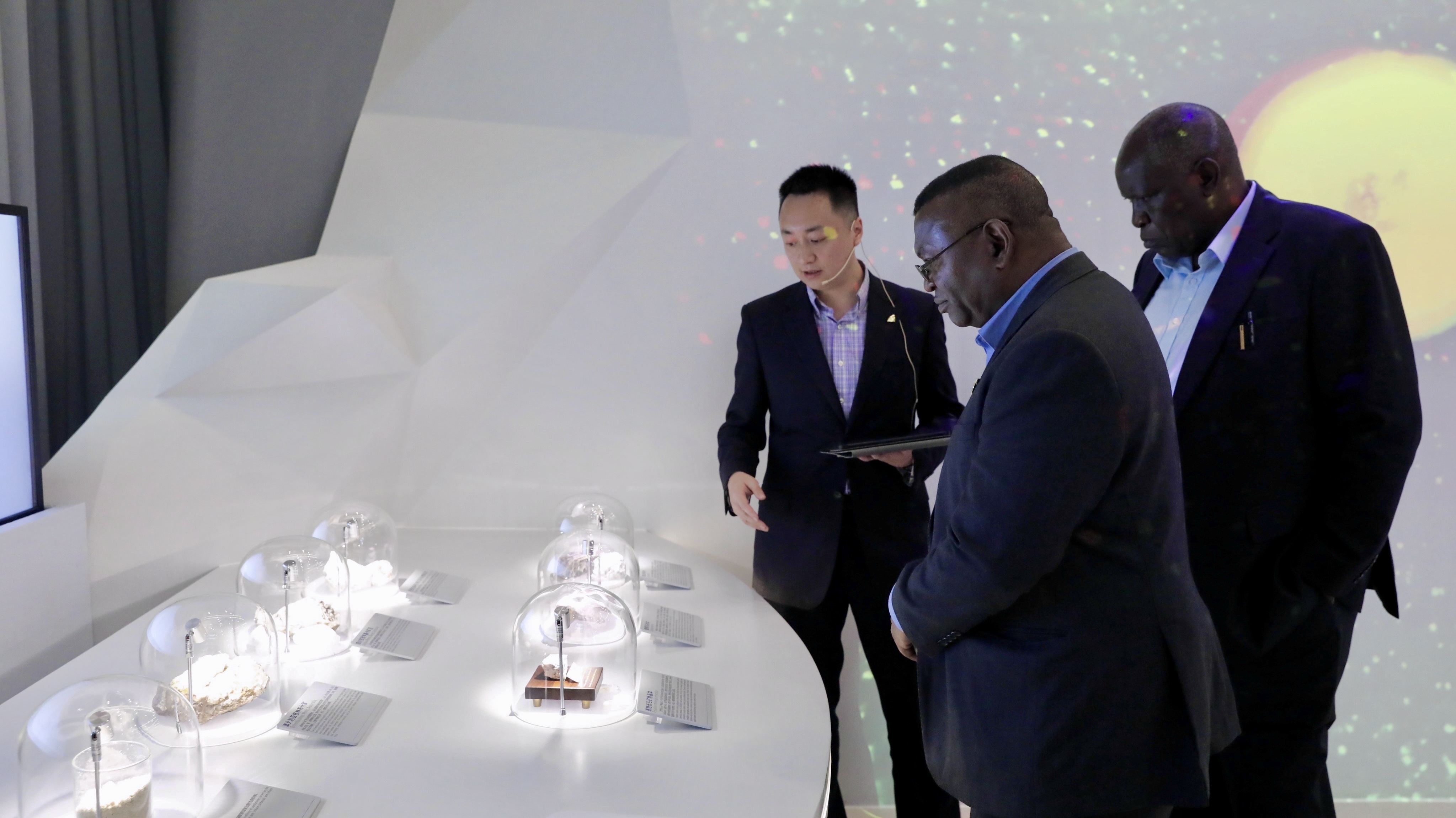 El embajador de Zambia en China Iven Zyuulu visitó Tianqi Lithium 第 1 张